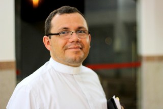 Por onde anda Padre Lécio?