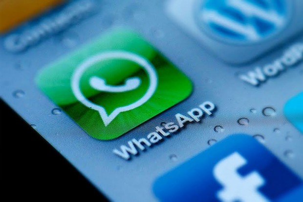 O bispo que tira dúvidas dos jovens pelo whatsapp